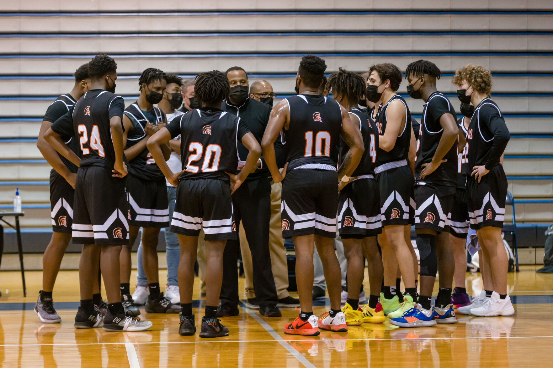Boys Basketball: Hickory Ridge RaginÕ Bulls defeated the Northwest Cabarrus Trojans 64-56.